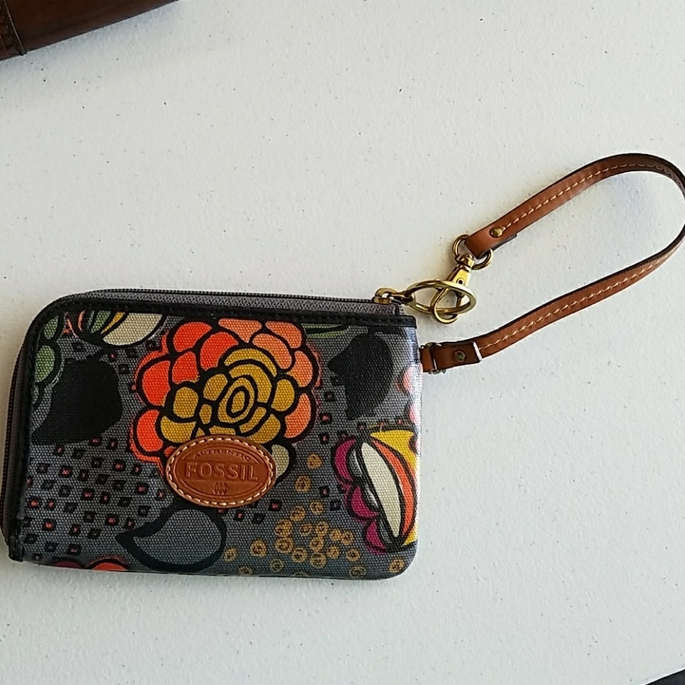 Fossil zip clutch